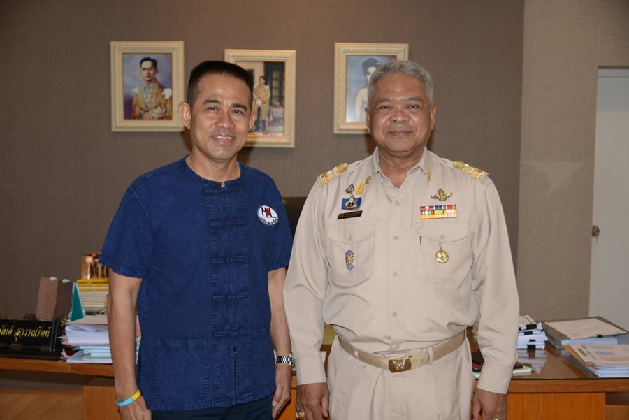 “ร.ต.ท.ดร.มนัส โนนุช” นำทีมมูลนิธิมิราเคิล ออฟไลฟ์ฯ อวยพรปีใหม่ปลัดเกษตรฯ 