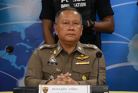 ตม.อ้างต้องรอคำสั่งตรวจสอบประวัติเดินทางเข้าออกประเทศ”เอมี่ ธิดาวานร”