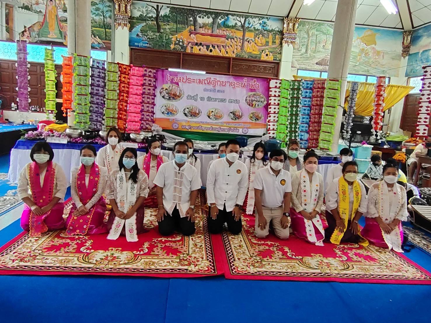 บางปะอินจัดทำบุญตักบาตรน้ำผึ้งไทย-รามัญอนุรักษ์และฟื้นฟูท้องถิ่น