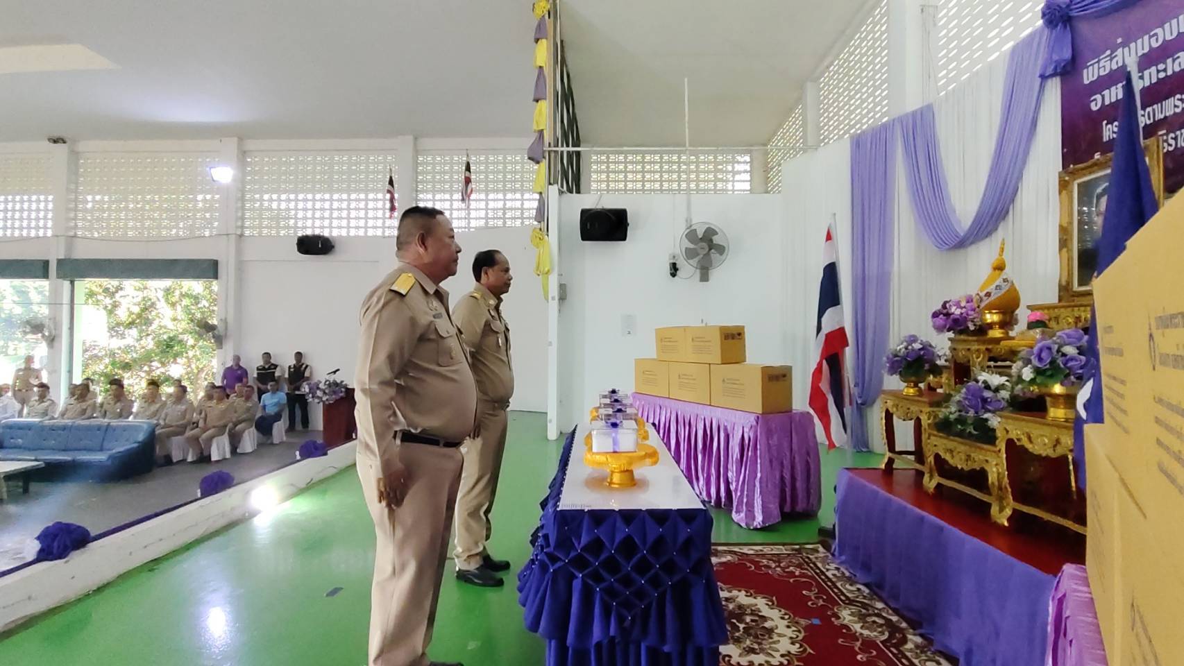 ผู้ว่าประจวบฯร่วมพิธีส่งมอบอาหารทะเลที่มีสารไอโอดีนพระราชทาน
