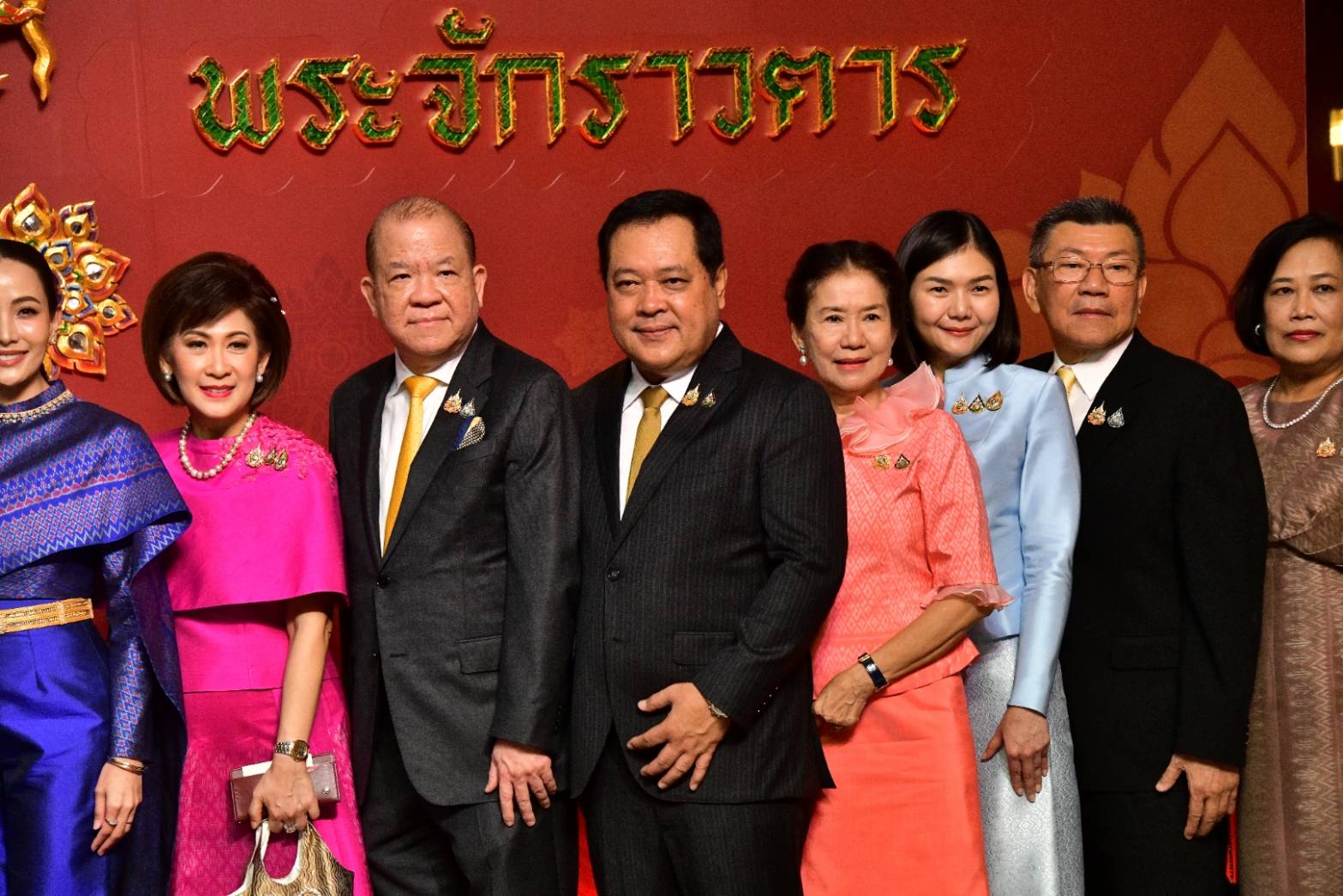 "ทวี" เฝ้าฯ รับเสด็จ "ในหลวง-พระราชินี" เสด็จทอดพระเนตรการแสดงโขนรอบปฐมทัศน์
