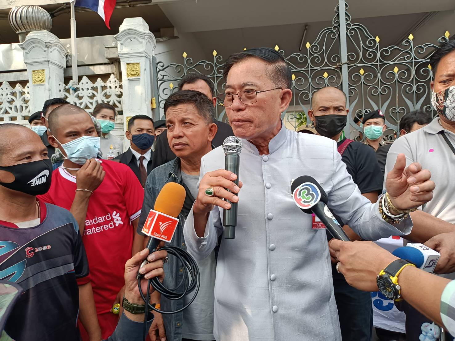   ม็อบพีมูฟ-เซฟบางกลอย ยื่น 7 ข้อ แก้ปัญหาที่ดิน  ด้าน “ผช.บิ๊กป้อม” รับเรื่อง ยันพร้อมเร่งแก้ปัญหา
