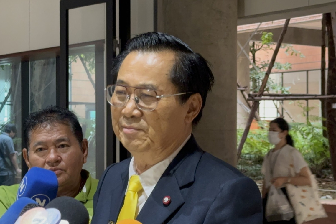 หน้าแตกไม่มีที่เย็บ! "อดิศร" ร่ายกลอนฟาดนักจัดรายการวิจารณ์การเมือง