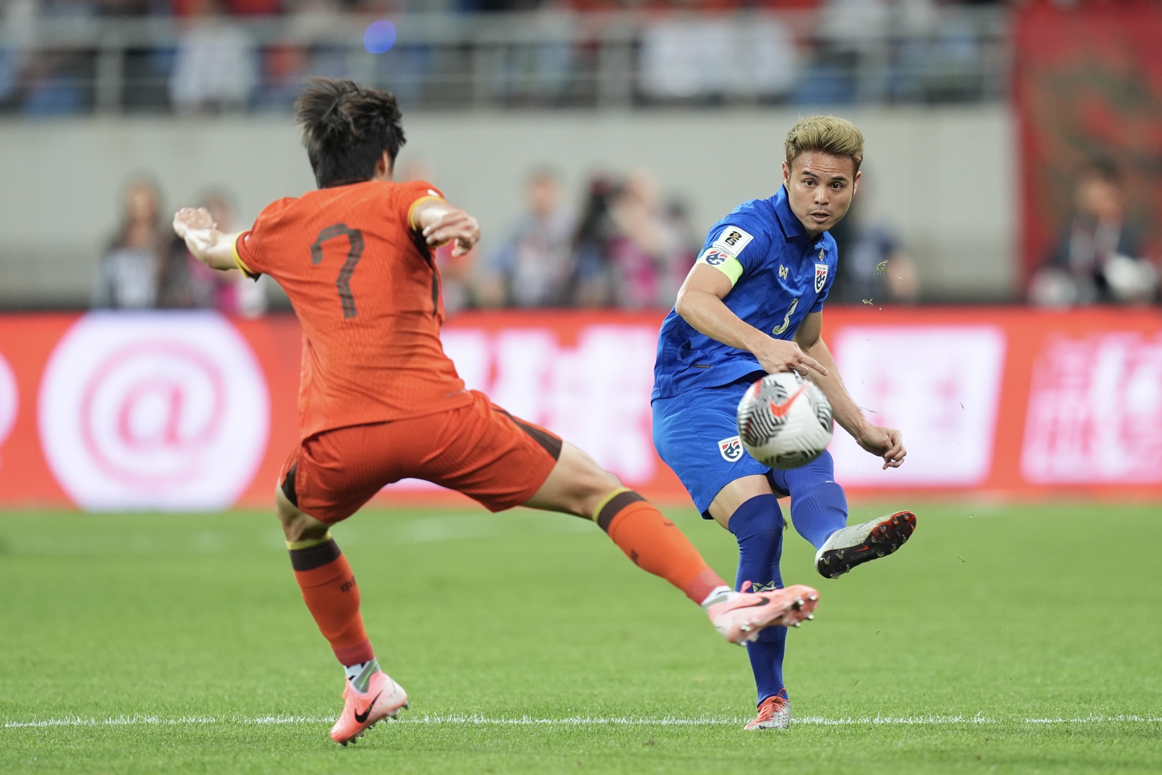 "บอลไทย" ทำได้! บุกเสมอ จีน 1-1 ยังลุ้นเข้ารอบนัดสุดท้าย
