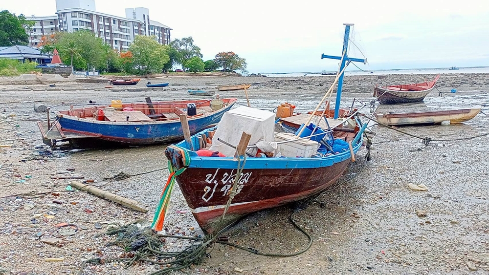ประมงเรือเล็กชายฝั่งโอด หลังน้ำมันขึ้นราคา บางลำต้องจอดเรือทิ้งเหตุไม่คุ้ม