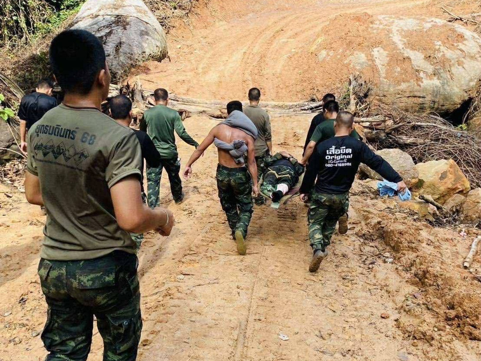 ชาวบ้านชายแดนศรีสะเกษห่วงทหารเหยียบกับระเบิดขาขาด วอนทหารเร่งยุติความตึงเครียด