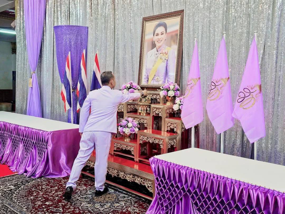 อำเภอป่าโมก จัดพิธีทำบุญตักบาตร เนื่องในวันเฉลิมพระชนมพรรษา 