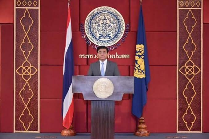  "โฆษก กต." เผย สถานฑูตฯ เข้าช่วยเหลือแรงงานไทยในอุซเบฯ แล้ว แจงผลตรวจ 27 แรงงานไทย พบ 10 คนปลอดเชื้อ เหลือตรวจซ้ำ 17 คน