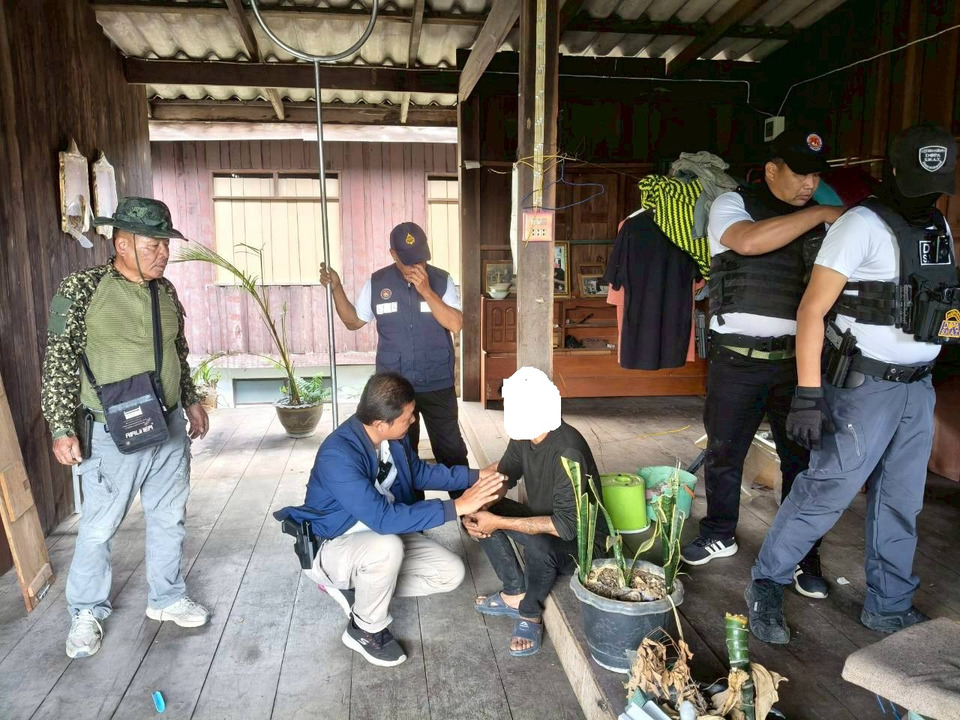 ลุยบ้านถ้ำ “ผู้ว่าฯ พะเยา” เปิดยุทธการพิทักษ์เมือง ประกาศสงครามยาเสพติด “5 Action ทำทันที”