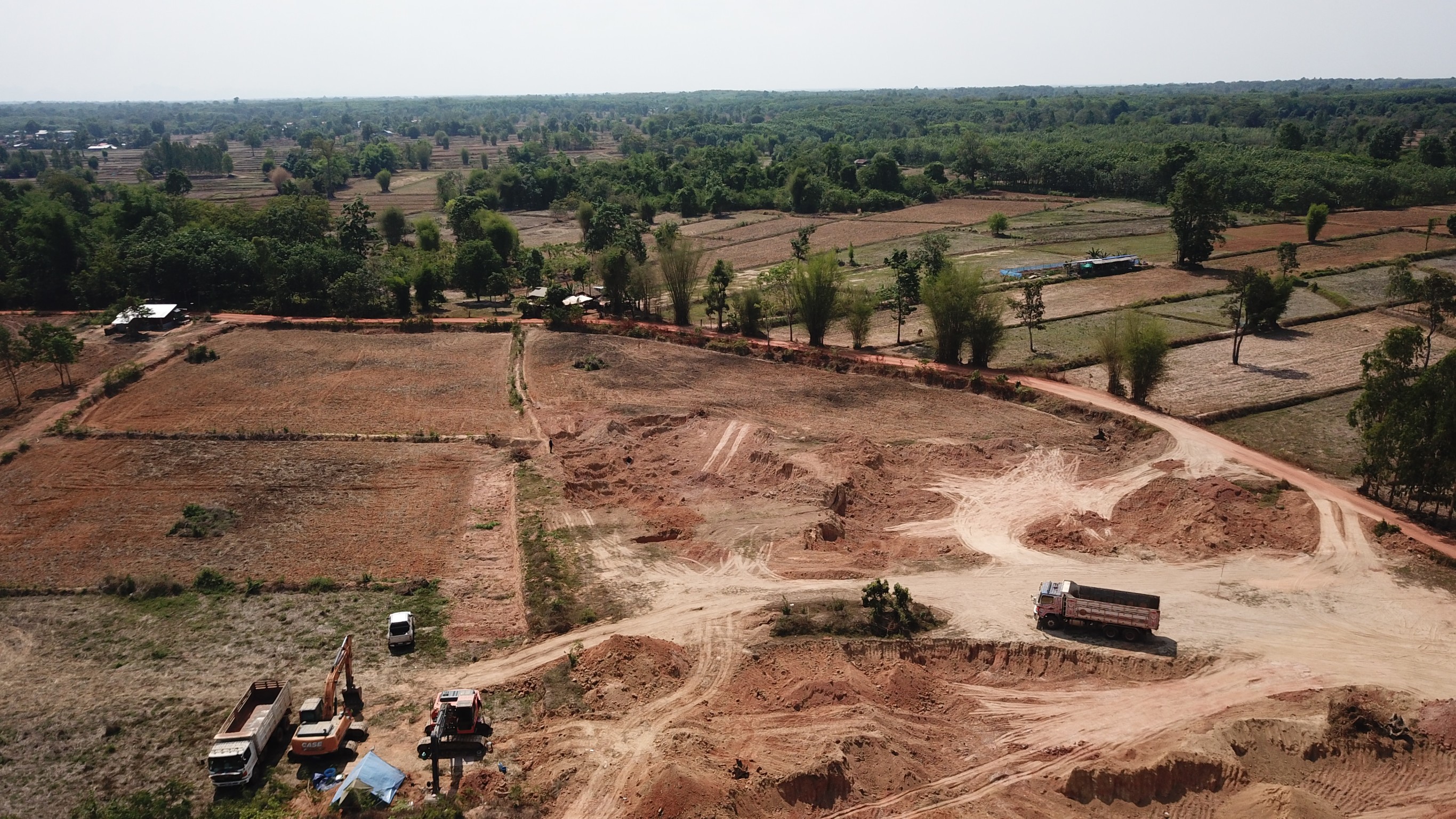 เสียหายเกือบ 4 ล้านบาท "ปฏิรูปที่ดิน" ขยายผลฟันเอาผิด "นายทุน" ลอบขุดดินขาย