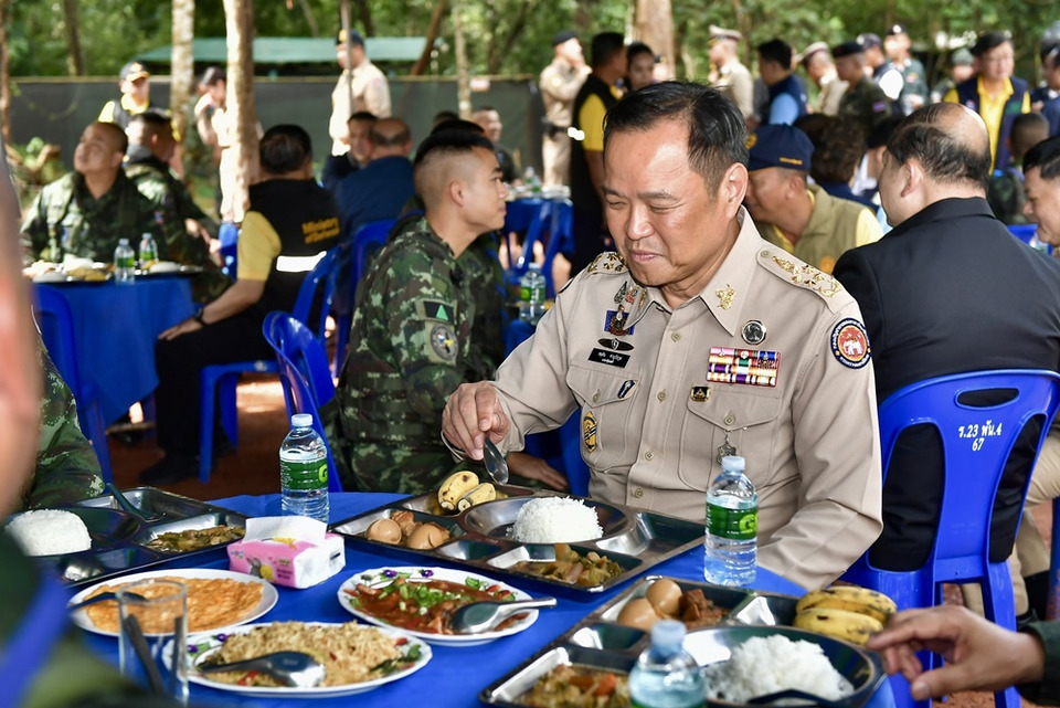 เปิดเมนู “นายกฯหนู” ร่วมกินข้าวกลางวันกับกำลังพล พูดคุยอบอุ่น ยันดูแลกองทัพอย่างดีที่สุด