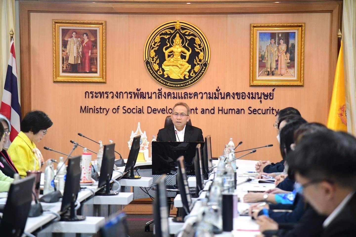 “ปลัด พม.” สั่งตั้ง “ศูนย์ปฏิบัติการศรส.พม.” ช่วยเหลือผู้ประสบน้ำท่วมเชียงราย 