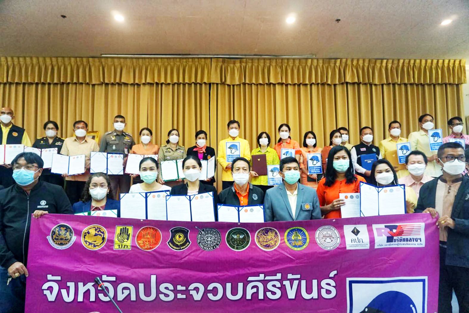 พ่อเมืองประจวบฯรณรงค์ความปลอดภัยบนถนนช่วงปีใหม่