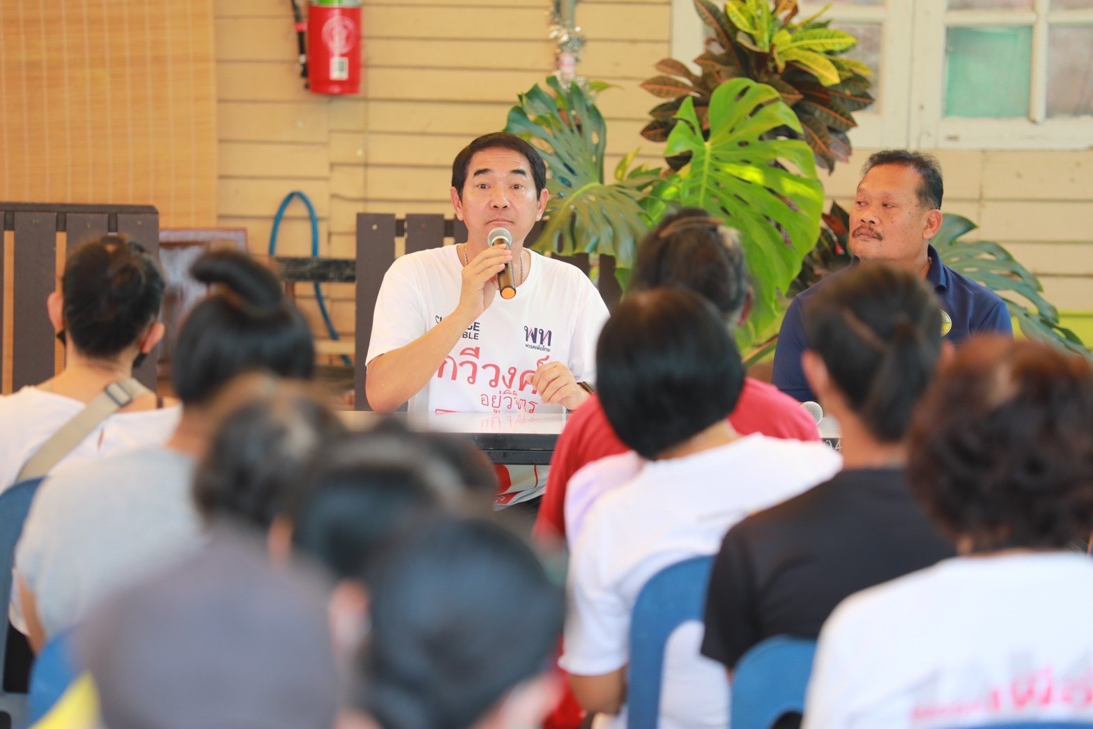 "กวีวงศ์" ลุยหาเสียงอ้อนเลือกพท. ลั่นปชช.อยู่ดีกินดี-ค้าขายคล่อง