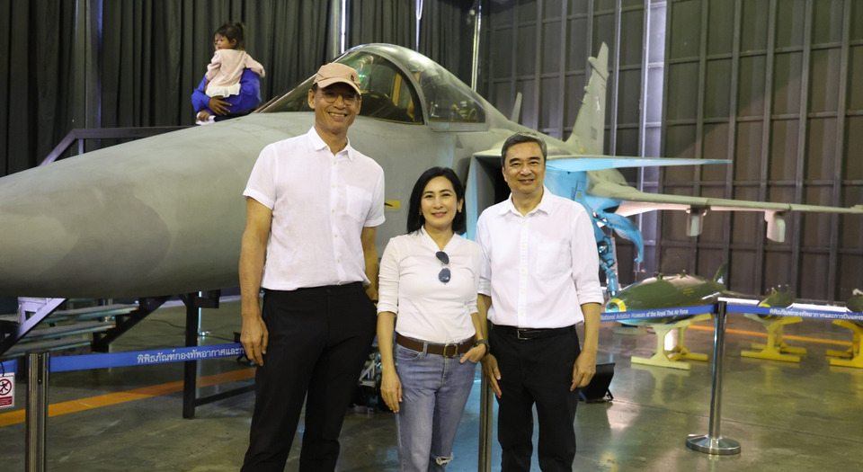 "อภิสิทธิ์" ควง "กรณ์–การดี" เยือนฐานทัพอากาศวันเด็กแห่งชาติ ย้ำภารกิจปกป้องเอกราชไทย สร้างแรงบันดาลใจให้เยาวชน