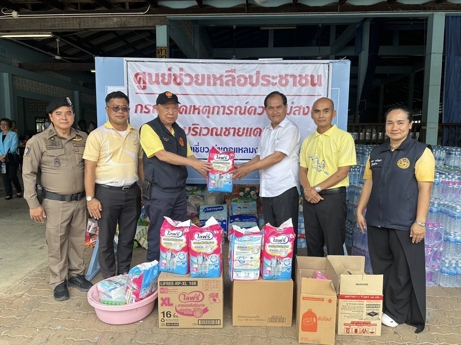 "ประธานกมธ.ท่องเที่ยวฯวุฒิฯ ลงพื้นที่ให้กำลังใจปชช.ที่ศูนย์ช่วยเหลือจ.ตราด    