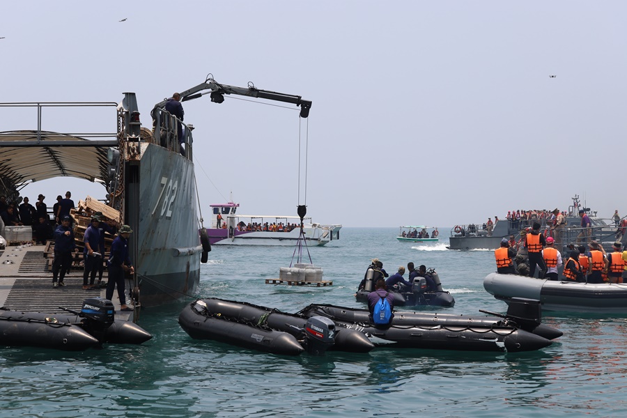 กองทัพเรืออนุรักษ์ทรัพยากรและวางปะการังเทียมเกาะแสมสารเฉลิมพระเกียรติฯ