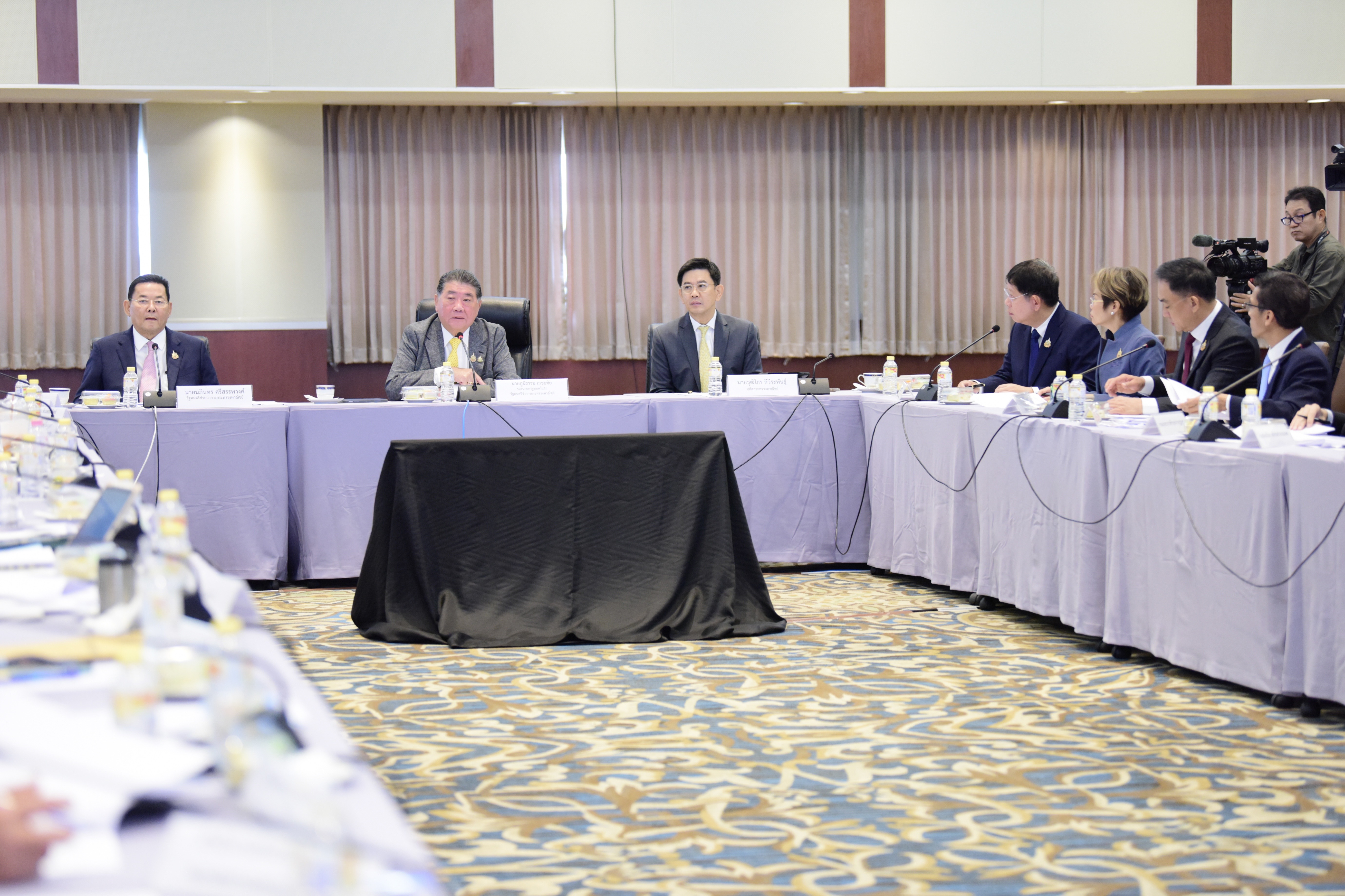 "ภูมิธรรม" ประชุมเข้ม 28 หน่วยงาน สกัดนำเข้าสินค้าและบริการไม่ได้มาตรฐาน-ผิดกฎหมายจาก ตปท.