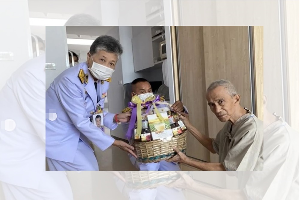 ปลื้มปีติอย่างหาที่สุดมิได้ "ในหลวง-พระราชินี'" พระราชทานแจกันดอกไม้- กระเช้าของเยี่ยม แก่ "อาต้อย"