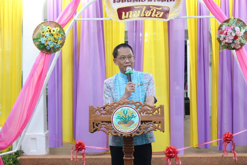 จังหวัดอ่างทอง เปิดศูนย์จำหน่ายผลิตภัณฑ์ OTOP วัดไชโย 