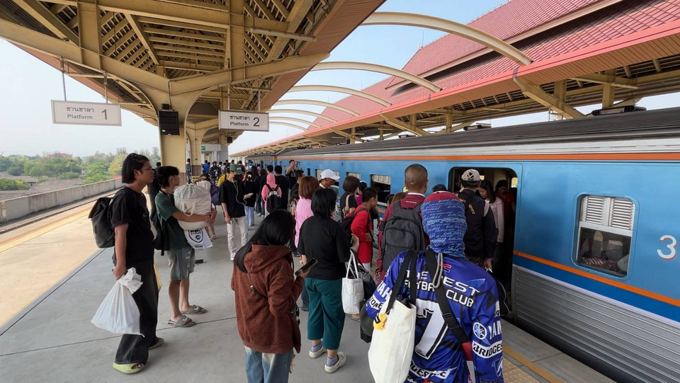 น้ำมันพุ่ง! คนขอนแก่นแห่ซบรถไฟ ตั๋วเข้ากรุง 357 บาท หนีค่าน้ำมันทะลุ 3 พัน 
