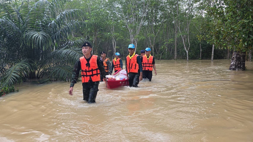 “กองทัพบก” ระดมกำลังเต็มอัตรา เร่งช่วยผู้ประสบอุทกภัยภาคใต้ เร่งอพยพกลุ่มเปราะบาง-ส่งต่อฉุกเฉิน