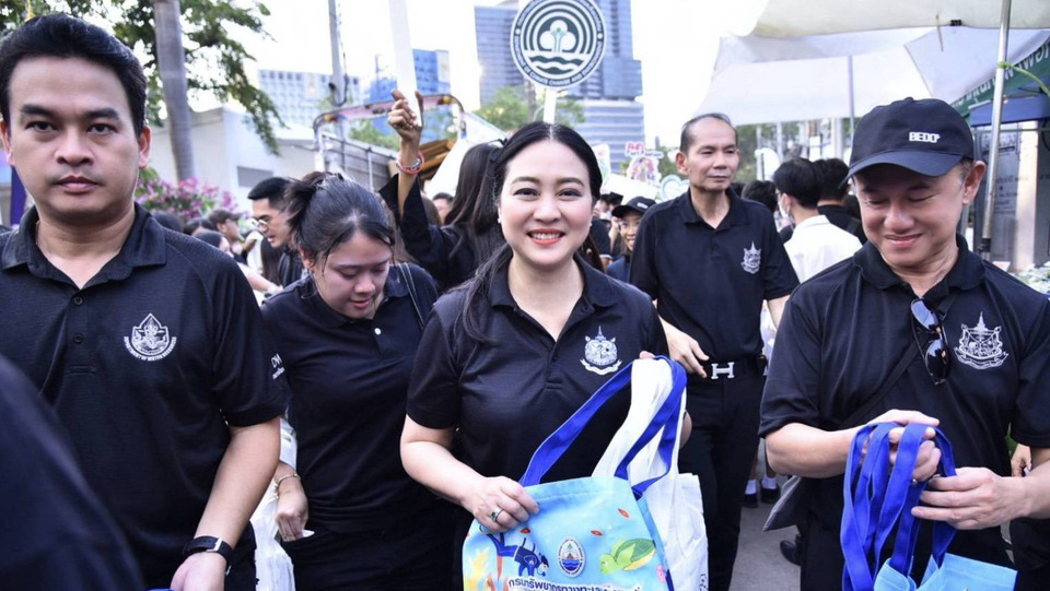 "ดร.รวีวรรณ" ชวนประชาชนลดใช้ถุงพลาสติก พกถุงผ้าช้อปสินค้าในงานกาชาด ปี 68