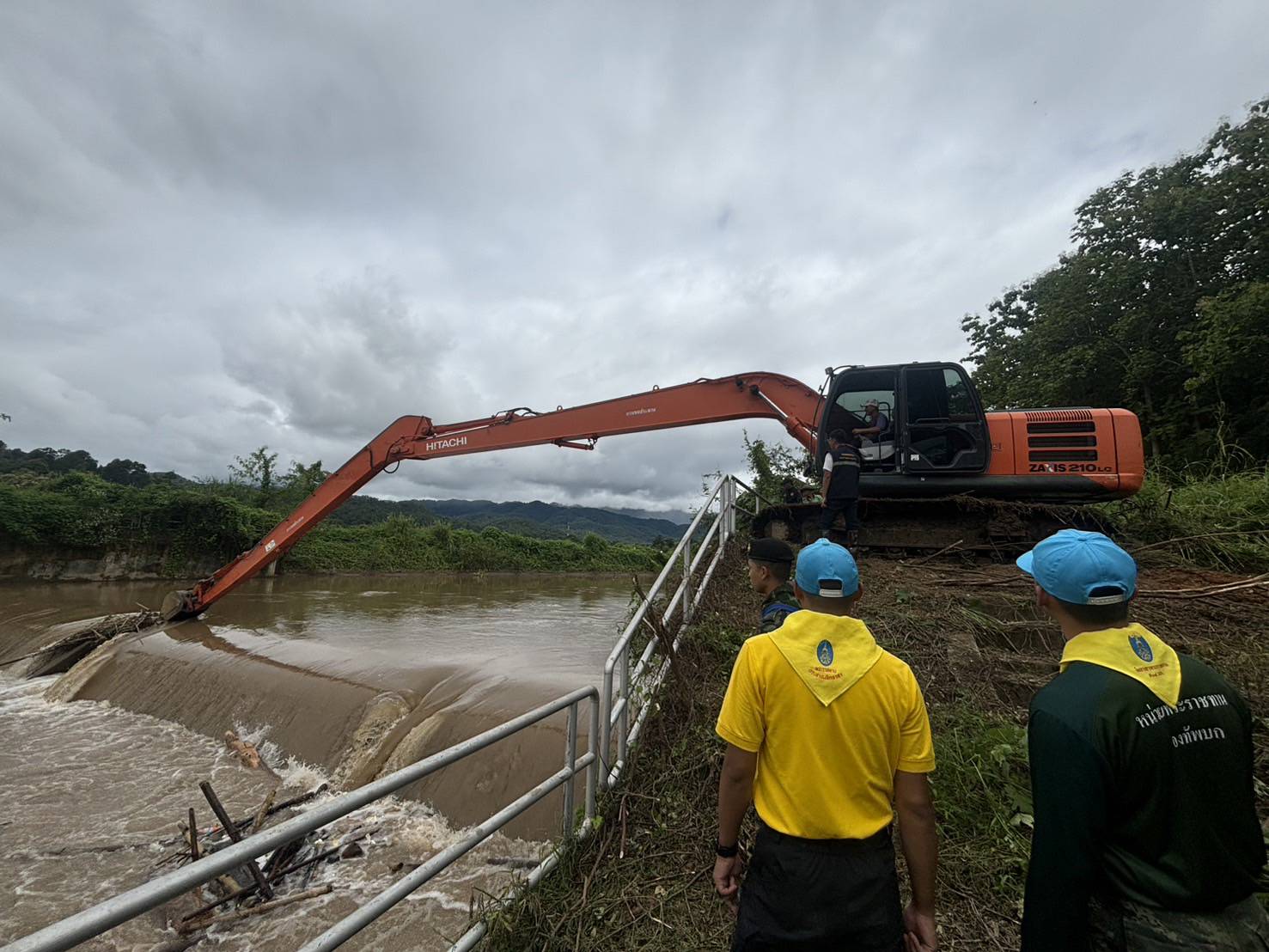 สั่งเร่งช่วยเหลือชาวแม่ฮ่องสอน เตรียมนำเครื่องจักรขุด เปิดทางน้ำฝายกุงไม้สัก