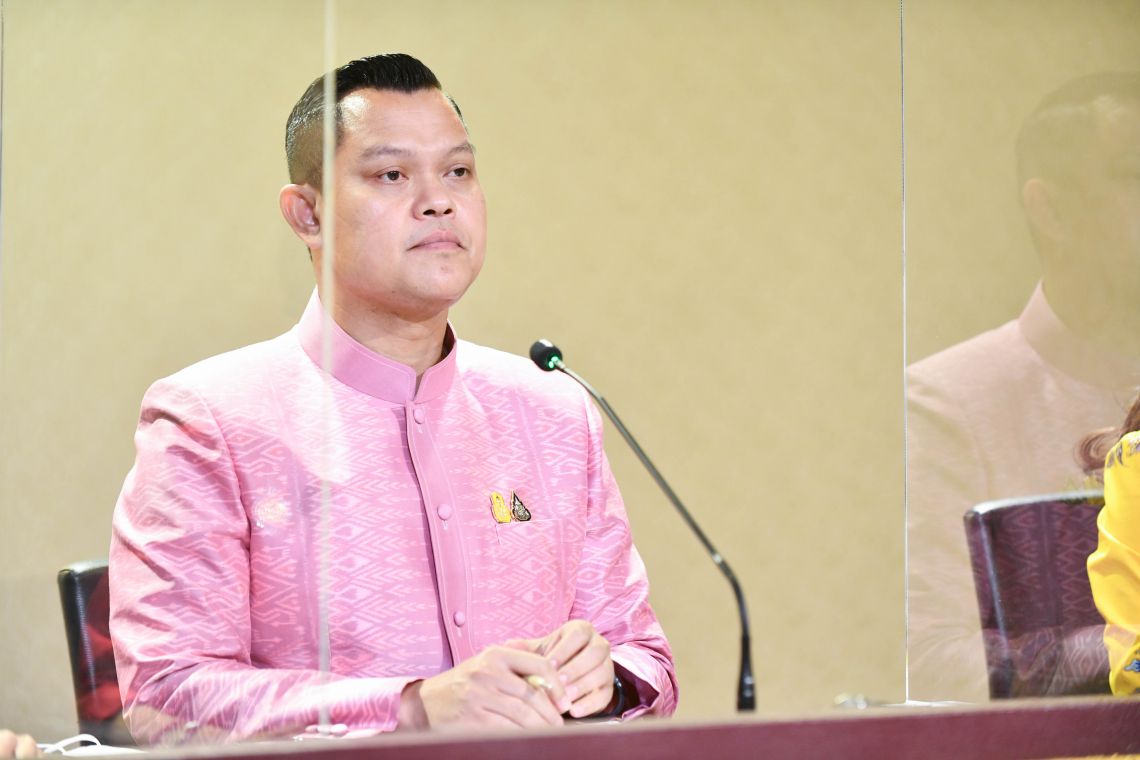 “โฆษกรบ.” ประณาม “ก้าวไกล” ขาดวุฒิภาวะวางดอกไม้จันทน์กลางสภา