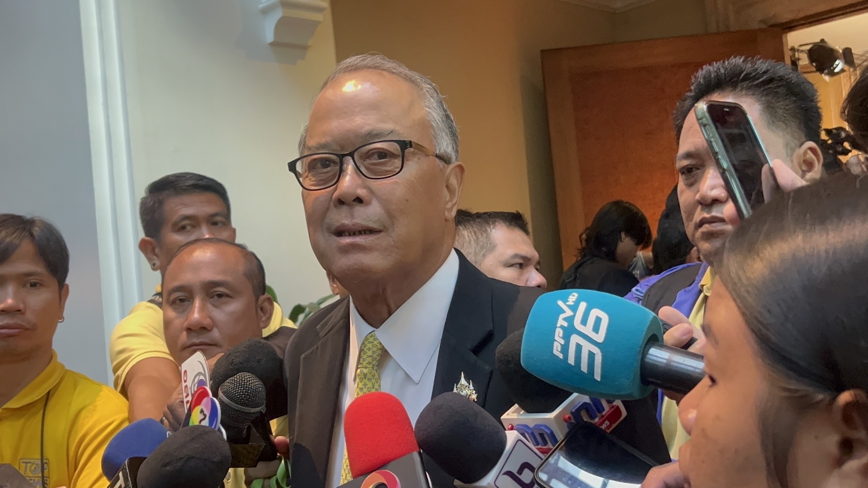 "ชูศักดิ์" มอบสำนักพุทธฯ ดูปัญหา "แชร์แครอท" ยันไม่นิ่งนอนใจ ถูกผิดว่าไปตามกฎหมาย ชี้รมต. ไม่มีอำนาจตัดสิน เผยพศ.สอบ "ไร่เชิญตะวัน" อยู่