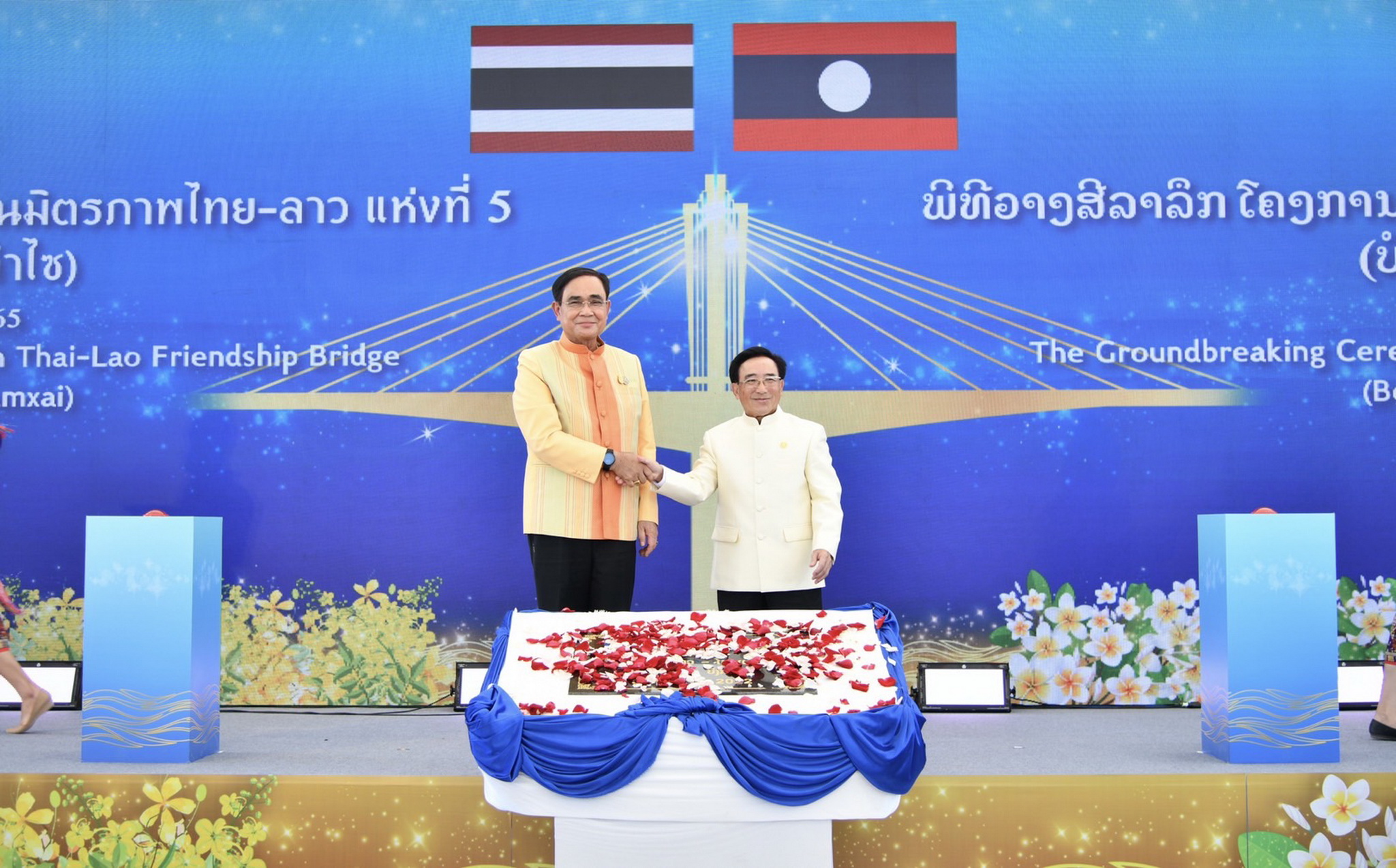 นายกฯไทย​-สปป.ลาว​ ​​วางศิลาฤกษ์​เปิดสะพานมิตรภาพไทย​-ลาวแห่งที่ 5 “นายพันคำ​“ ย้ำ “กินข้าวร่วมนา กินปลาร่วมน้ำ