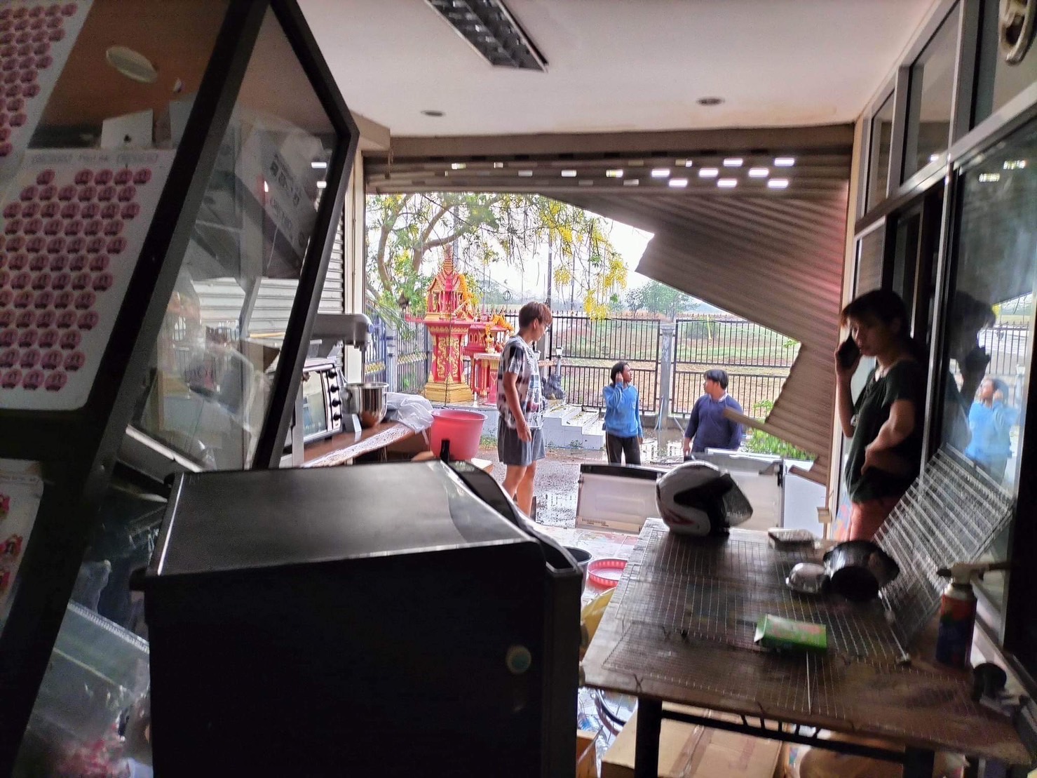 พายุถดูร้อนถล่มร้านค้าชาวบำเหน็จณรงค์ ชัยภูมิพังยับเยิน อุณหภูมิสูงถึง 39 องศา
