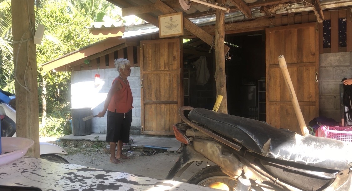ยายวัย 80 ปี เมาแทงคอลูกชายสาหัส ชาวบ้านสุดเอือมพฤติกรรม สร้างวีรกรรมเพียบ