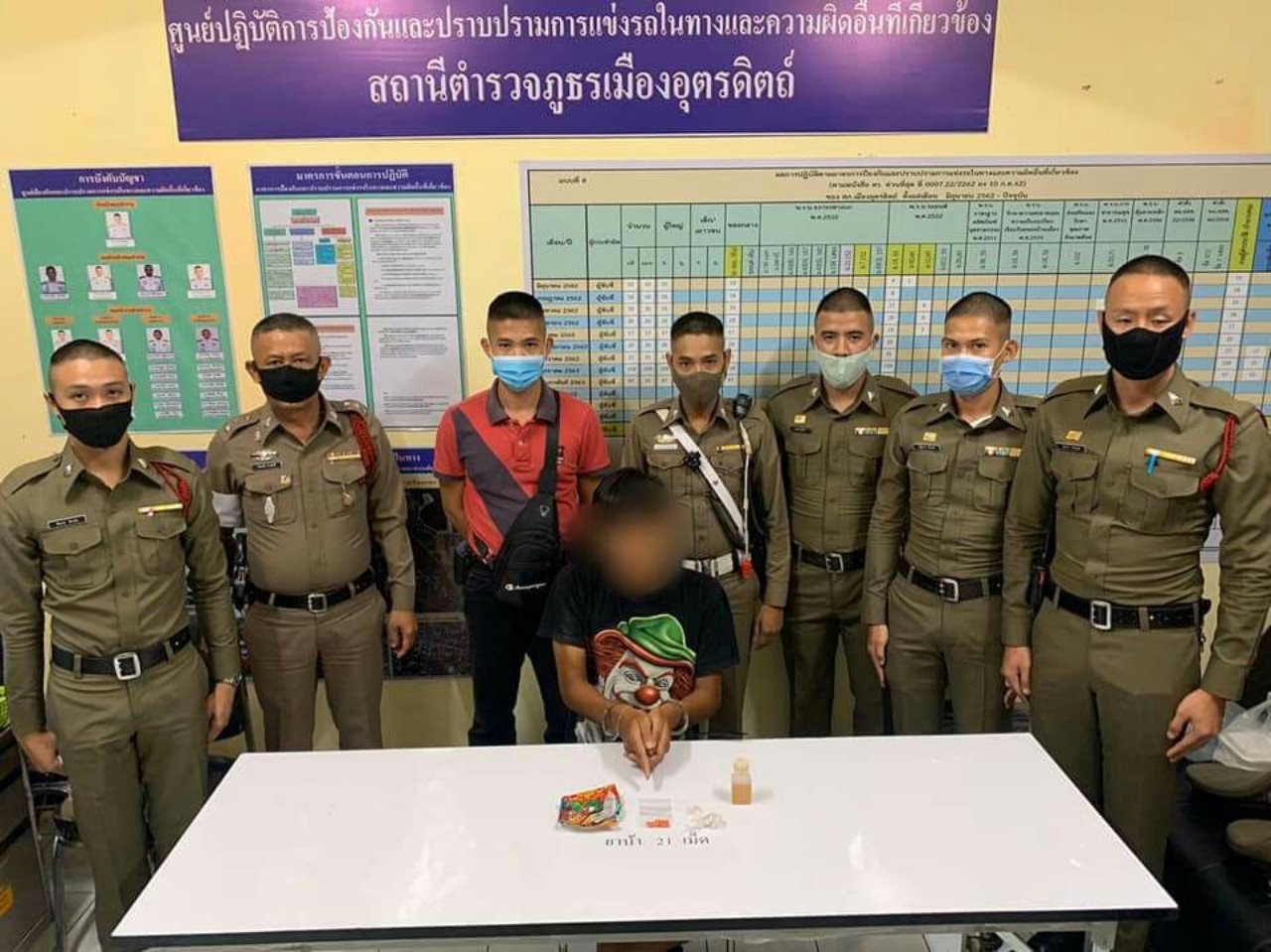 ตำรวจอุตรดิตถ์  รวบเด็กแว้นแข่งรถป่วนเมืองสร้างความน่ารำคาญ พร้อมของกลางยาบ้า 21 เม็ด