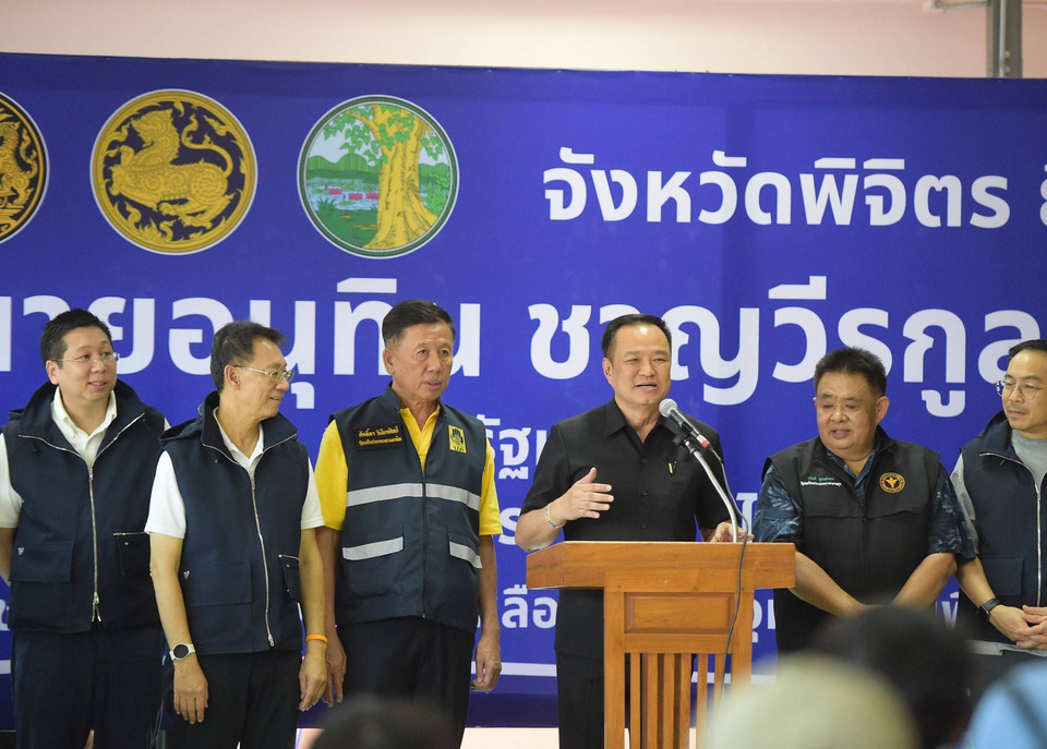 นายกฯ ตรวจน้ำท่วม พิจิตร เล็งหาทางเพิ่มเงินเยียวยาน้ำท่วมเกิน 30 วัน ย้ำอย่าลืมลงทะเบียนคนละครึ่งพลัส “อนุทิน” สะดุดล้ม แต่ไม่บาดเจ็บ 