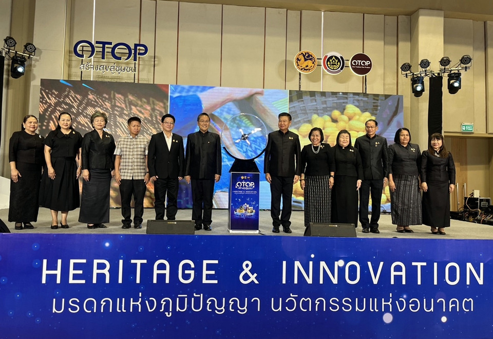 อุบลราชธานีเปิดงาน “OTOP สร้างสุขสู่ชุมชน” ดันภูมิปัญญาท้องถิ่น–นวัตกรรมสู่ตลาด สร้างรายได้ชุมชน