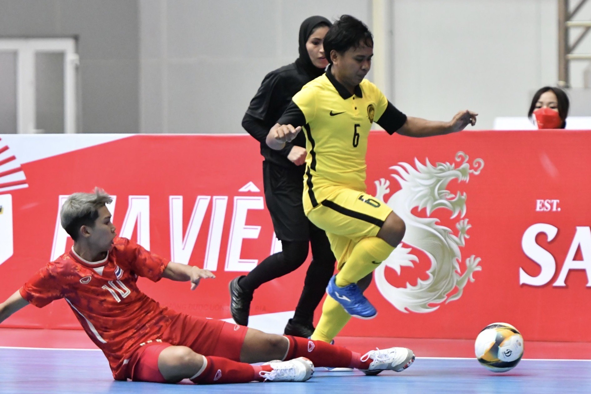 "ฟุตซอลหญิงไทย" ประเดิมซีเกมส์สวยชนะมาเลเซีย 4-0