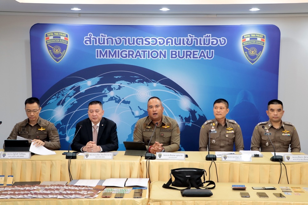 สตม. ปิดเพิ่มอีก 2 คดี หนุ่มแดนมังกร ตุ๋นคนไทยลงทุนไฮบริดสแกม-ปลอมรอยตราประทับวีซ่า