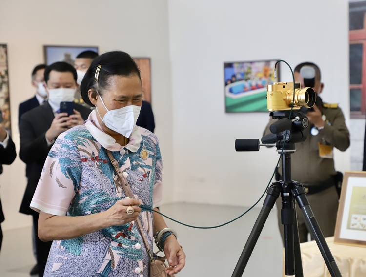 กรมสมเด็จพระเทพฯ ทรงเปิดนิทรรศการภาพถ่ายฝีพระหัตถ์ 'สืบมรรคาทัศนาทั่วไทย'