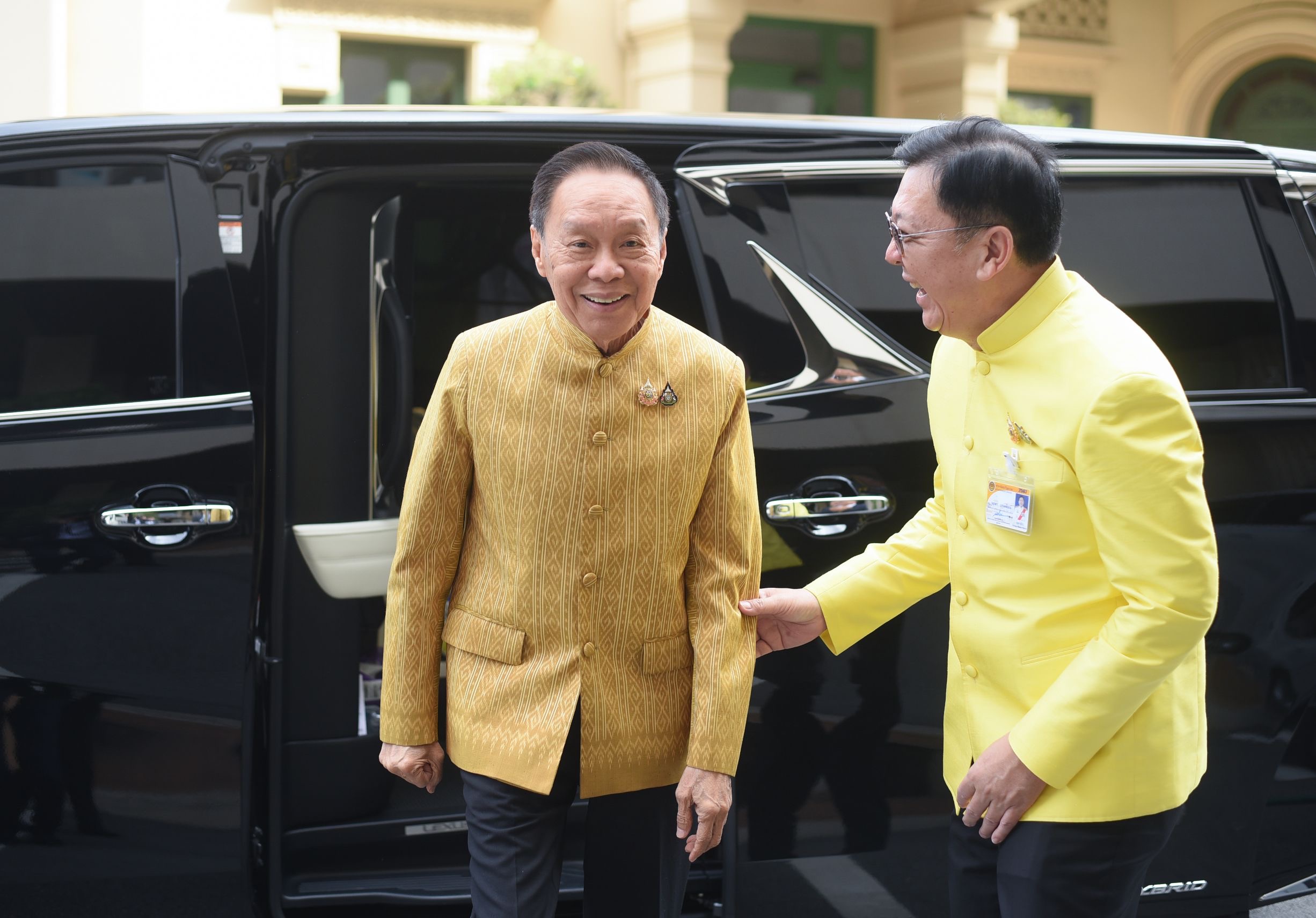 “พัชรวาท-ธรรมนัส” ปัดตอบปม “วัน อยู่บำรุง” เข้าพรรคพลังประชารัฐ