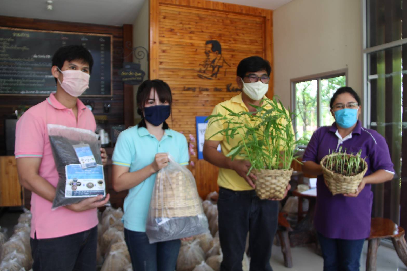  แจกฟรีตะกร้าปลูกผักเขาชะงุ้มอันเนื่องมาจากพระราชดำริช่วยโควิด 19 