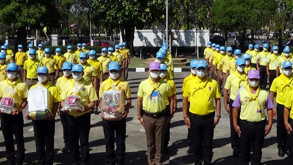 สถานีตำรวจร้อยเอ็ด 8 แห่ง พร้อมจิตอาสาพระราชทาน ร่วมรับมอบถุงยังชีพ นำช่วยผู้ประสบอุทกภัย