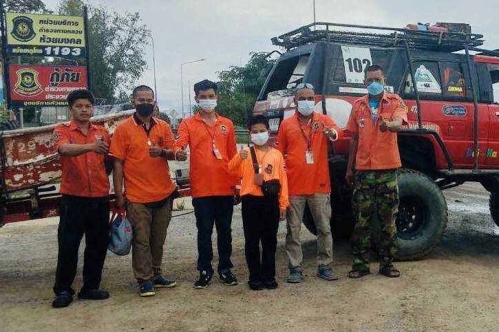 ‘น้องเทียน’หนุ่มน้อยวัย 12 ปี กู้ภัยรุ่นจิ๋ว ขานอาสาร่วมภารกิจช่วยเหลือน้ำท่วม จ.นครสวรรค์ร่วมทีมกู้ภัยตำรวจทางหลวงประจวบคีรีขันธ์ 