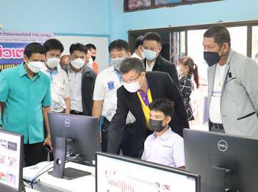 ผู้ว่าฯร้อยเอ็ด เปิดโครงการโทรคมนาคมแห่งชาติ เพื่อต้นกล้าของชาติ  สร้างโอกาสแห่งการเรียนรู้