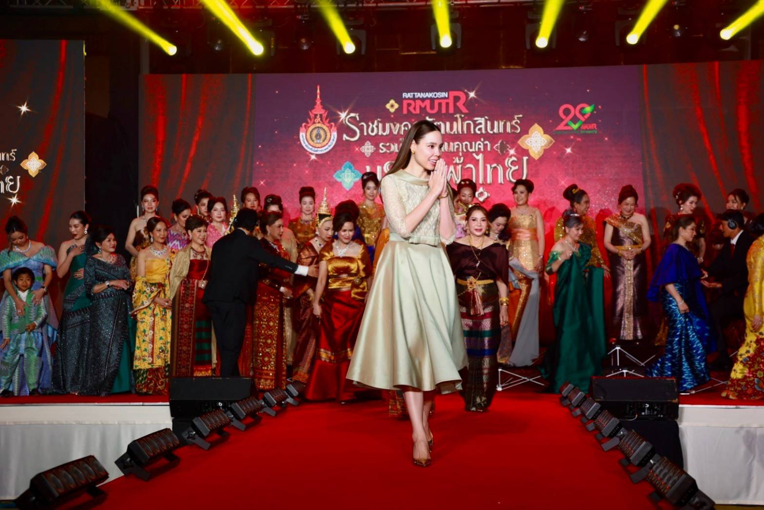 สุดอลัง!!มทร.รัตนโกสินทร์จัดงานราชมงคลรัตนโกสินทร์รวมใจสืบสานคุณค่ามรดกผ้าไทย ครั้งที่ 2
