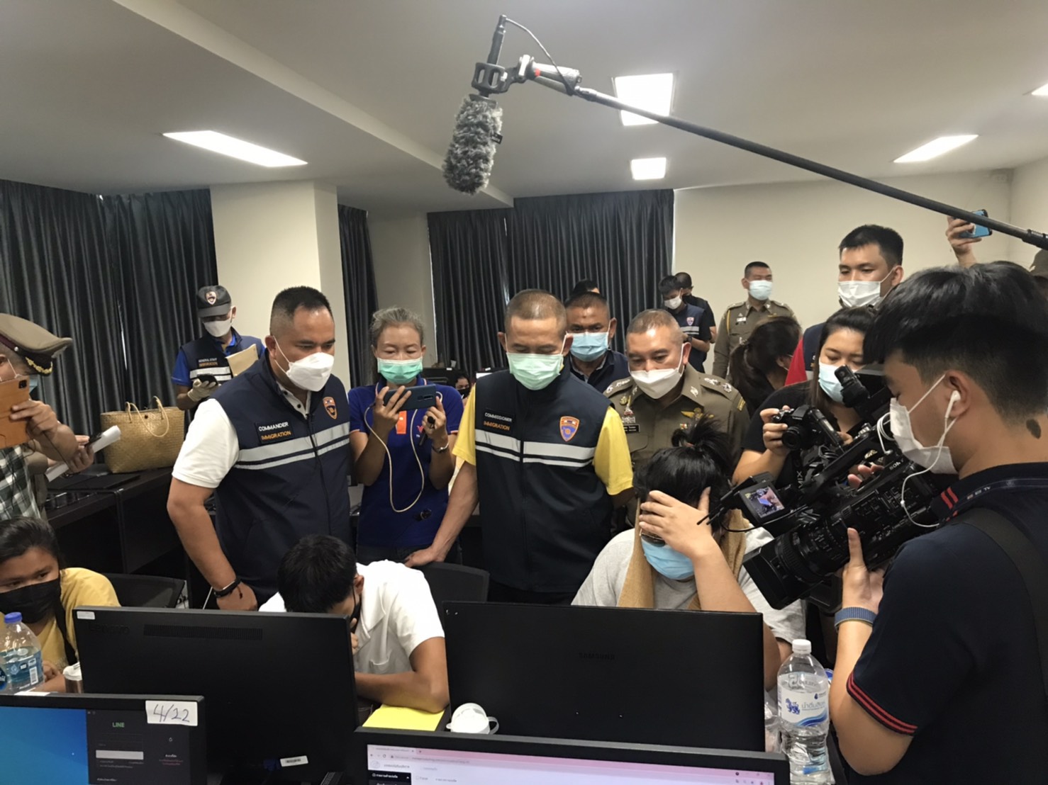  DES-ตำรวจ บุกทลาย 6 แอปเงินกู้เถื่อนนายทุนจีน พบมีลูกหนี้กว่า 7 หมื่นราย