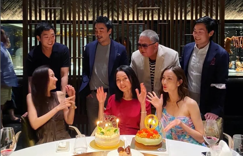 โมเม้นท์น่ารัก! 'อั้ม-แต้ว' 2 ว่าที่สะใภ้ 'พรประภา' ร่วมฉลองเบิร์ธเดย์คุณแม่ 'ไฮโซพก-ไฮโซณัย'