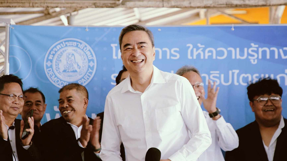 “อภิสิทธิ์” ปลื้มกระแส ‘ประเทศไทยจะไม่ทน’ แรง สะท้อนเสียง ปชช.อยากล้างนักการเมืองเทา–ทุนใหญ่ จี้ปฏิรูปการศึกษา เลิกประชานิยม