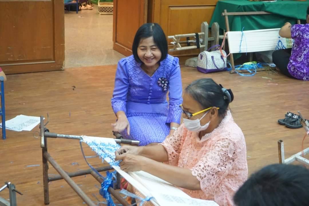 พช.ยโสธร อบรมสืบสานภูมิปัญญาผ้าทอเพื่อพัฒนาทักษะกลุ่มอาชีพ