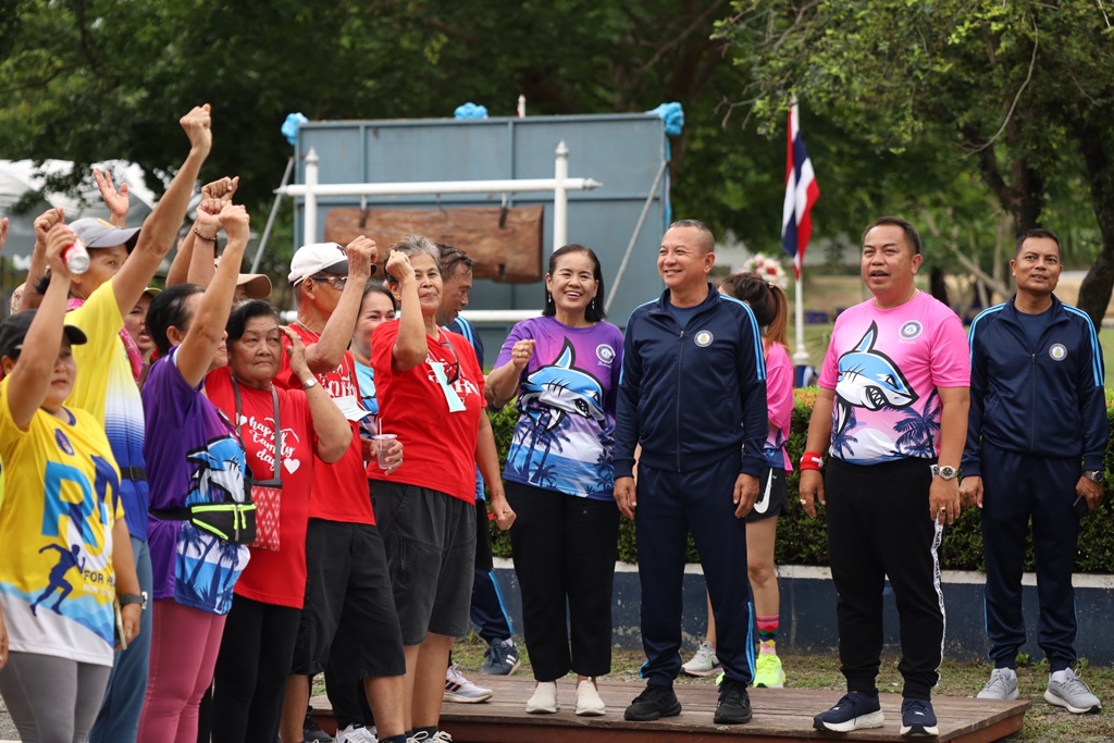 เทศบาลตำบลเกล็ดแก้ว จัดกิจกรรม เดิน วิ่ง เพื่อสุขภาพ สร้างภูมิคุ้มกันโรค